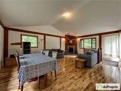 Traduction automatique Propriété unique. Bûche de cèdre. Tremblant proprement dit. Privé mais bien s...