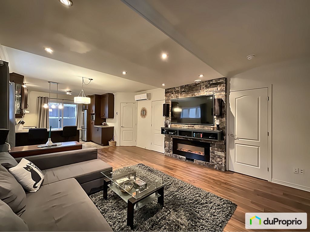 $329,000 - Condominium for sale in Longueuil (Vieux-Longueuil) — photo 1