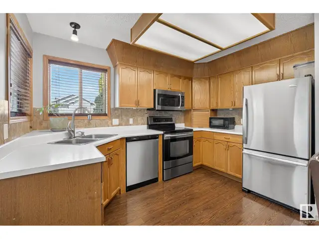 3627 40 AV NW Edmonton, Alberta62866663388546124