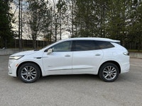 This Buick Enclave has a strong Gas V6 3.6L/217 engine powering this Automatic transmission. Sunroof... (image 9)