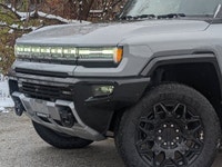Electric engine with 4x4 drive - Panoramic sunroof and Bose audio - Advanced safety with adaptive cr... (image 1)