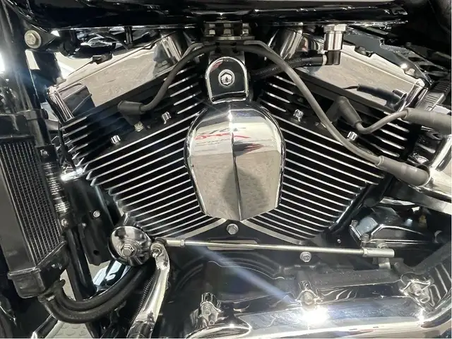 2014 Harley-Davidson Heritage Softail Classic CANADIAN HARLEY/ST in Sport Touring in North Bay - Image 17