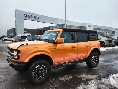 Low Mileage, Navigation, Heated Seats, Off-Road Suspension, Aluminum Wheels, Sunroof! Ready to help...