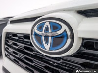 The pre-owned 2022 Toyota RAV4 Hybrid SE is a fuel-efficient and versatile SUV designed for drivers... (image 9)