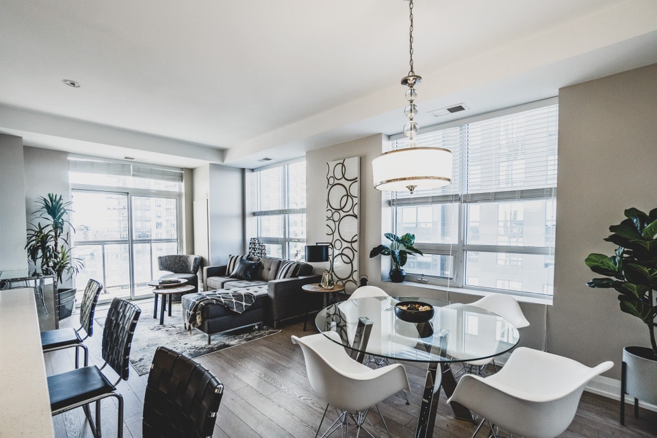 Two Bed + Den in Uptown Waterloo Premium Amenities & Location! Long