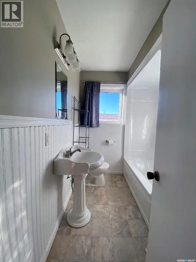 109 1st AVENUE E Eatonia, Saskatchewan in Houses for Sale in Swift Current - Image 17