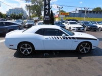 6-SPEED MANUAL - R/T Classic Pkg - WHITE ON RED INT CALL FOR APPOINTMENT 100% CANADIAN VEHICLE Visit... (image 7)