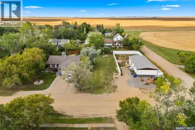 Welcome to the charming community of Pense, just a short 20 minute commute from Regina and Moosejaw...