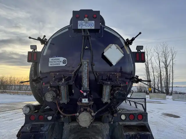 2005 PETERBILT 378 in Heavy Trucks in Saskatoon - Image 44