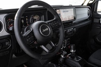 This Jeep Gladiator has a dependable Regular Unleaded V-6 3.6 L/220 engine powering this Automatic t... (image 8)