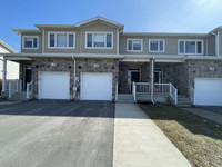 Great 3 bed townhome in Kingston's East end - 904 Riverview Way