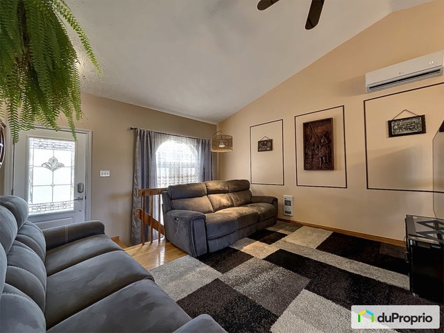$424,900 - Bungalow for sale in Sherbrooke (Jacques-Cartier) — photo 2