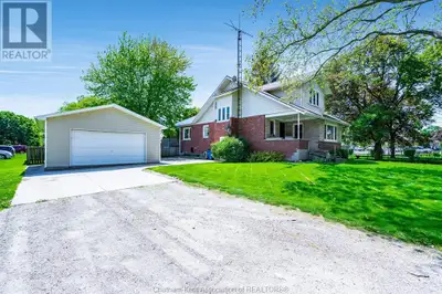Spacious family home located on large lot on the edge of town! Welcome to 232 Chatham St South Blenh...