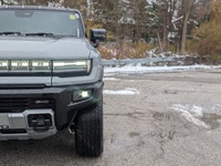 Electric engine with 4x4 drive - Panoramic sunroof and Bose audio - Advanced safety with adaptive cr... (image 6)