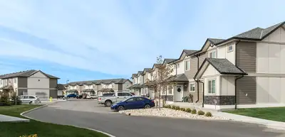 Pet-Friendly Three Bedroom 1.5 Bath with In-suite Laundry for Re