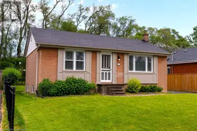 Located on a quiet, tree-lined street in the desirable Aldershot neighbourhood of Burlington, this a...