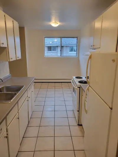 162 Chandler Dr. Ottawa St. & Westmount St. This Property offers: On site laundry facility Convenien...