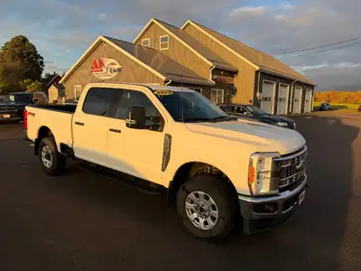 2023 Ford SUPER DUTY F-250 Crew Cab XLT FX4 4WD $232 Weekly tax in ???? 7.3L V8 FLEX FUEL CAPABILITY...
