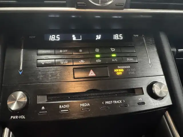 2017 Lexus IS 300 4dr Sdn AWD in Cars & Trucks in Longueuil / South Shore - Image 24