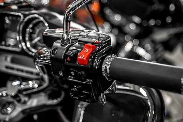 2016 Kawasaki Motorcycle Cruiser in Cars & Trucks in Markham / York Region - Image 7