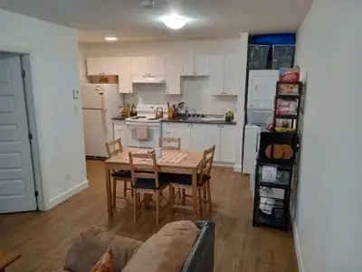 Très beau 3 1/2, 2e étage St-Sauveur Juillet