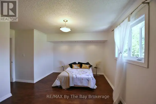 2 BIRCHMOUNT CIRCLE Wasaga Beach, Ontario in Houses for Sale in Oakville / Halton Region - Image 24