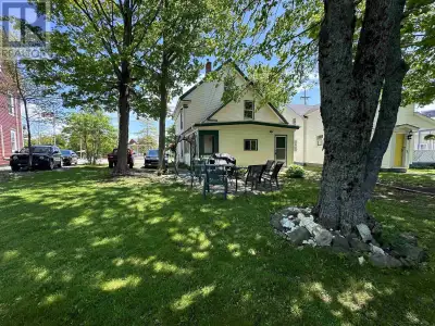 Welcome to 277 Main Street, Parrsboro, Nova Scotia. This multi unit dwelling is waiting for your per...