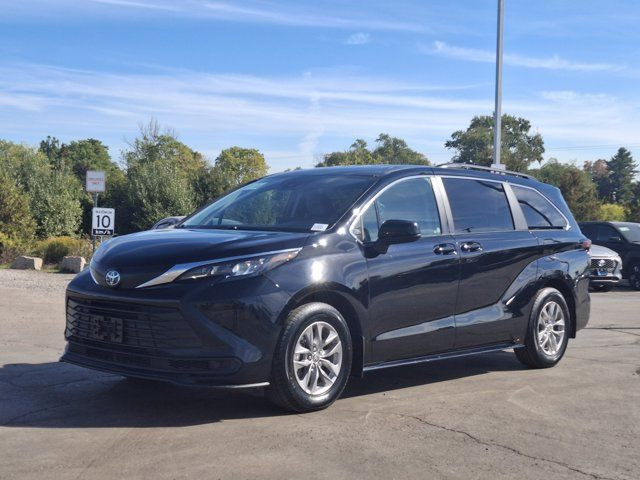2024 Toyota Sienna LE | Radar Cruise | Power Sliding Doors in Cars & Trucks in Guelph