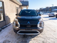 CLEAN CARFAX, 7 PASSENGER LUXURY AWD SUV Experience versatility, confidence, and modern design in th... (image 5)