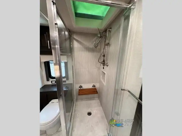 2024 Entegra Coach Anthem 44D 450 h.p. / 1250 ft-Lbs of Torque in RVs & Motorhomes in Moncton - Image 41