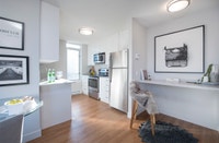 Stylish fully renovated and standard suites on Burrard & Nelson, adjacent to the Central Business Di... (image 1)