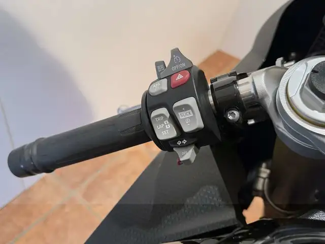 2018 BMW S1000RR in Sport Bikes in City of Montréal - Image 10