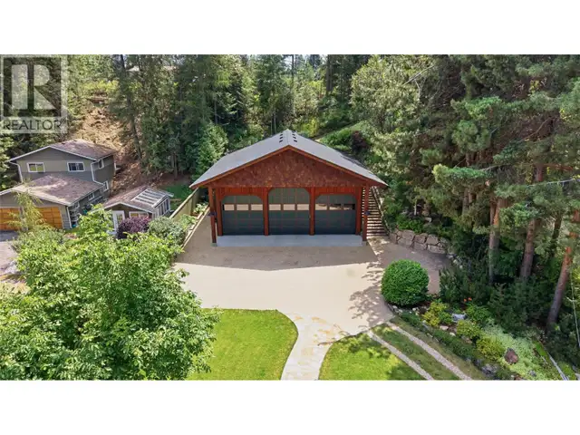 102 SANDNER Road Christina Lake, British Columbia in Houses for Sale in Penticton - Image 9