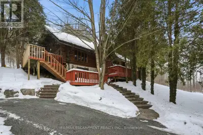 Introducing this beautifully crafted 1,771 square foot log bungaloft offering the perfect blend of r...