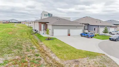 R15//West St Paul/OPEN HOUSE Sunday 2-4pm. Offers as received. This beautiful 1426 SQFT bungalow off...