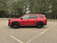 // ACCIDENT FREE!! // // SINGLE OWNER! // This 2024 Honda Pilot Black Edition AWD is a full-size SUV... (image 9)