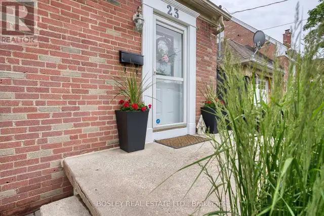 23 FARNSWORTH DRIVE Toronto (Humberlea-Pelmo Park), Ontario62868539564161124