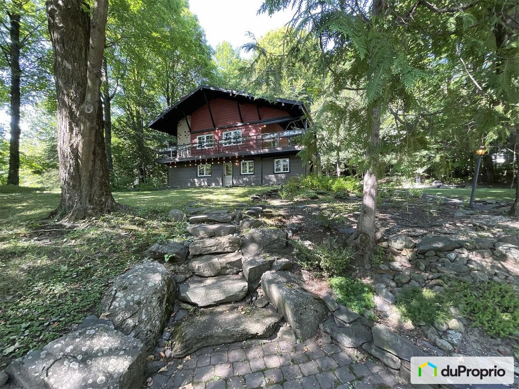 $585,000 - 1 1/2 Storey for sale in Bromont — photo 1