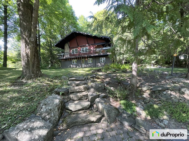 $585,000 - 1 1/2 Storey for sale in Bromont — photo 1
