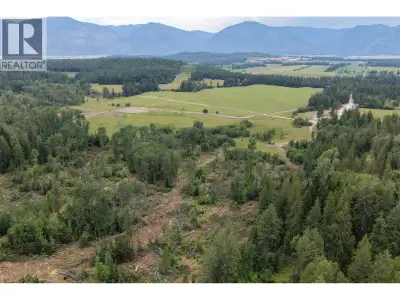 157.73-acre property close to the US border near Bountiful, BC with exceptional privacy. A small cre...