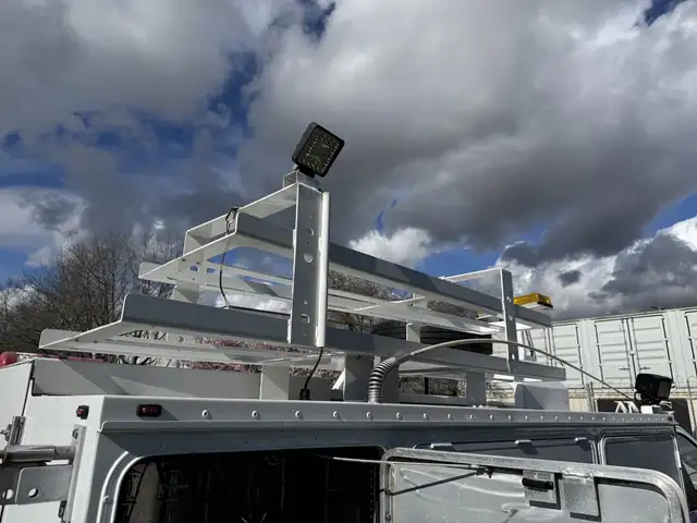 2024 Ford F-550 Crew Cab 4x4 Service Truck with Welder and Compr in Heavy Trucks in City of Montréal - Image 40