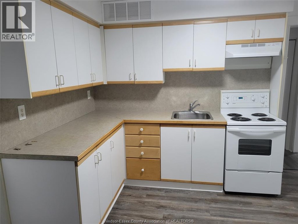 660 CHURCH Unit# 1 Windsor, Ontario 5