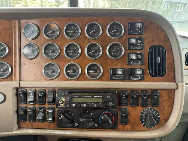 2006 PETERBILT 378 in Heavy Trucks in Saskatoon - Image 19
