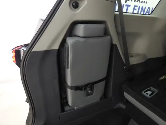 2024 TOYOTA SIENNA XLE HYBRIDE, 8 PASSAGERS, JAMAIS ACCIDENTÉ!!! in Cars & Trucks in City of Montréal - Image 34