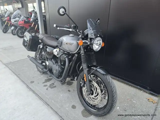 2025 Triumph Bonneville T120 Black Graphite / Matte Graphite in Street, Cruisers & Choppers in Oshawa / Durham Region - Image 3