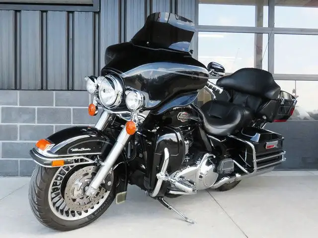 2009 Harley-Davidson FLHTCU Ultra Classic Electra Glide in Sport Touring in Cambridge - Image 2