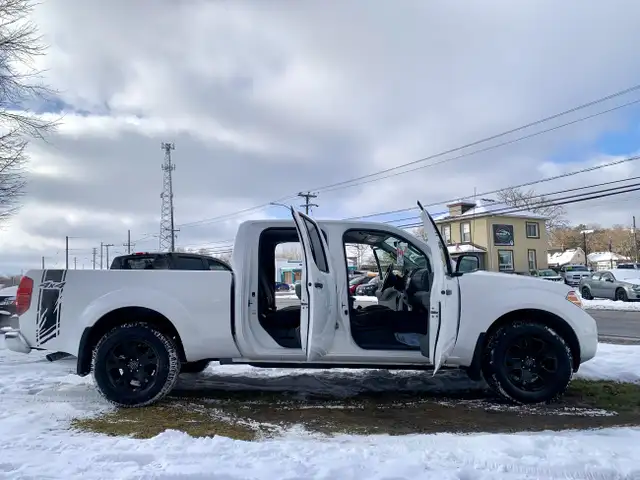 2012 NISSAN FRONTIER CREW 4X4 LOW KMS CERTIFIED in Cars & Trucks in Guelph - Image 12