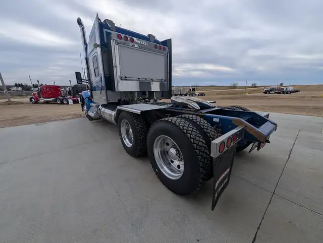 2021 KENWORTH W990 in Heavy Trucks in Saskatoon - Image 9