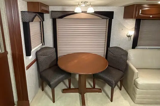 2007 Newmar Dutch Star 4023 – Pre-Owned Class A Motorhome.  in RVs & Motorhomes in Red Deer - Image 25