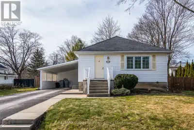 Welcome to 47 West William Street. The perfect one floor home ready to move in with newly renovated...